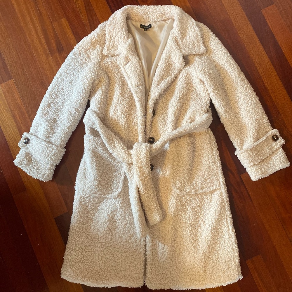 Women’s size medium teddy bear coat. Totally like new.